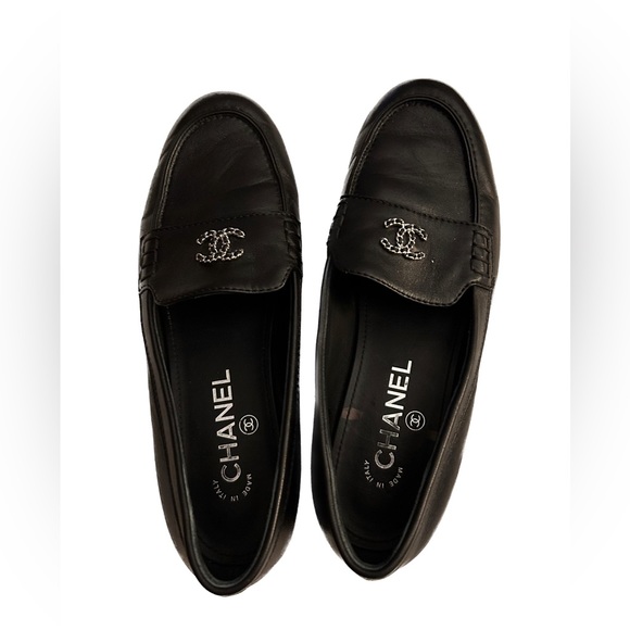 Chanel Women 21C mosassins- loafers silver chain around  Size 7 1/2 - Picture 1 of 5